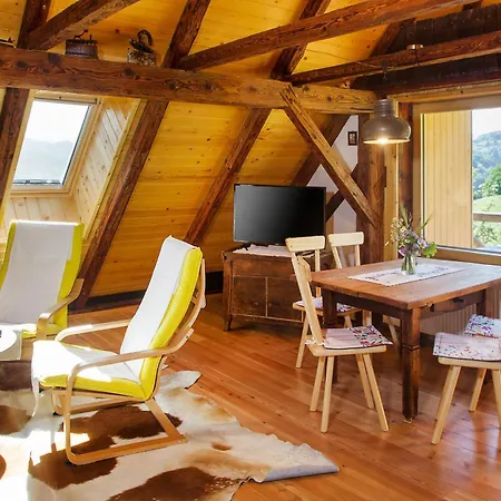 Farm Pirc - Hayloft * 洛什科